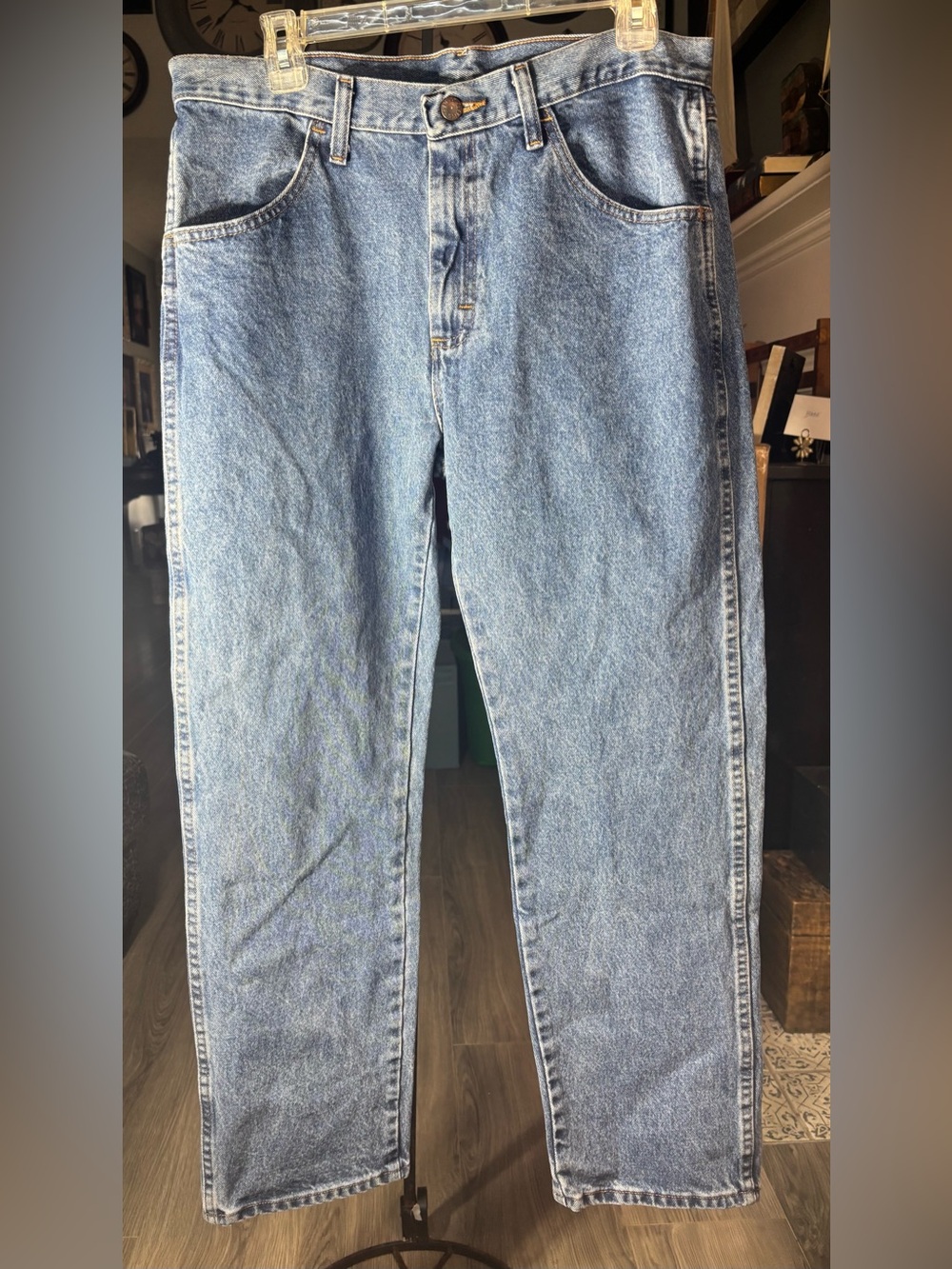 Rustler Men's Relaxed Light Blue Denim Jeans size 33x 30 EPC